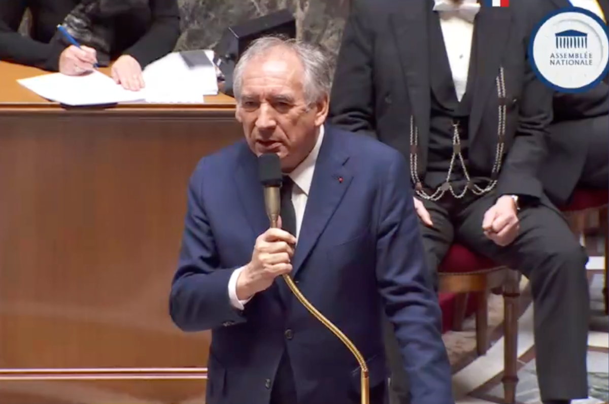 Il governo zombie di François Bayrou