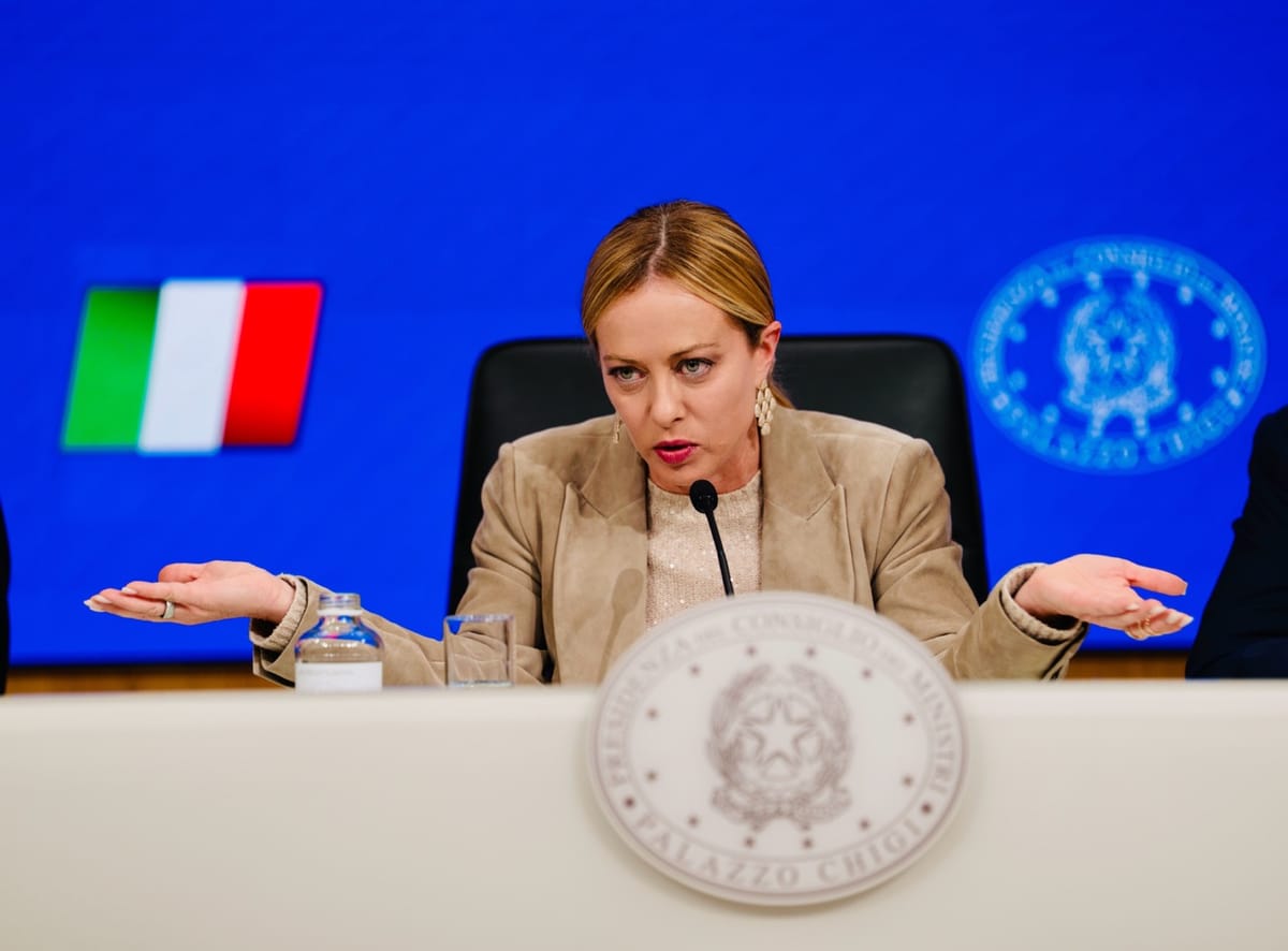 Come chiamare il partito di quelli che cantano “Me ne frego”