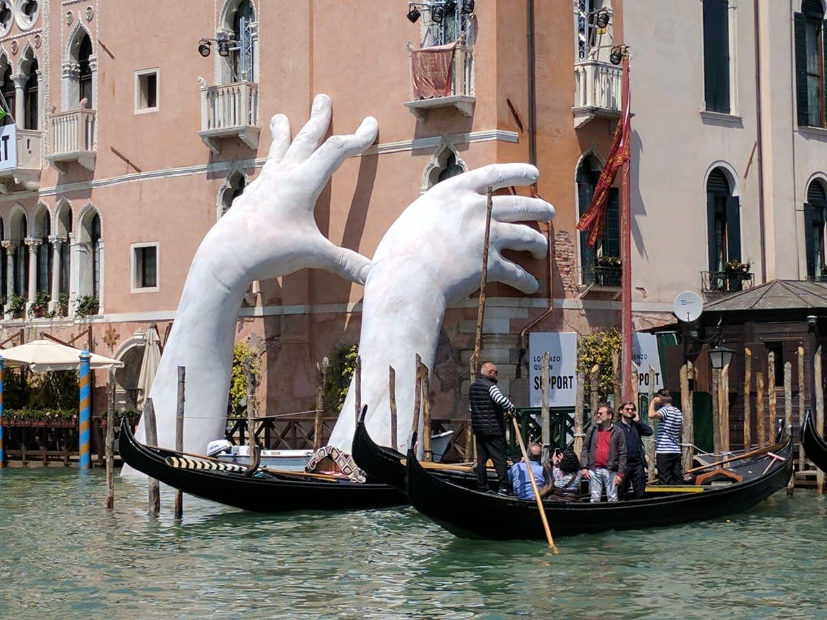 Lorenzo Quinn ha salvato la Biennale