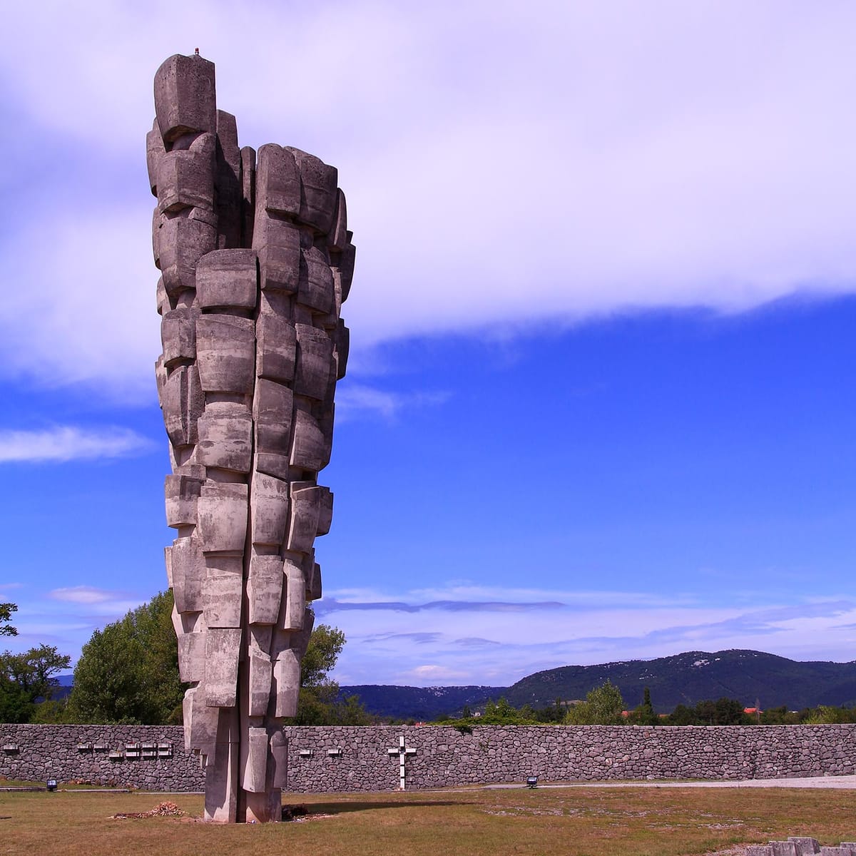 In ex Jugoslavia sulle tracce degli Spomenik, i monumenti alla resistenza voluti da Tito