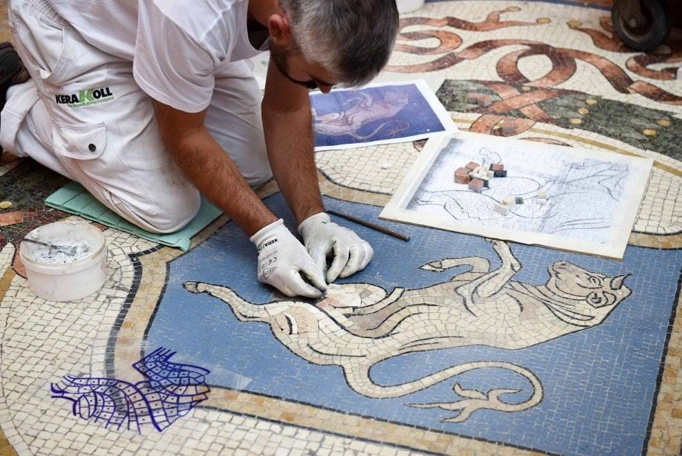 Abbiamo intervistato Gianluca Galli, il restauratore del mosaico del toro in Galleria Vittorio Emanuele