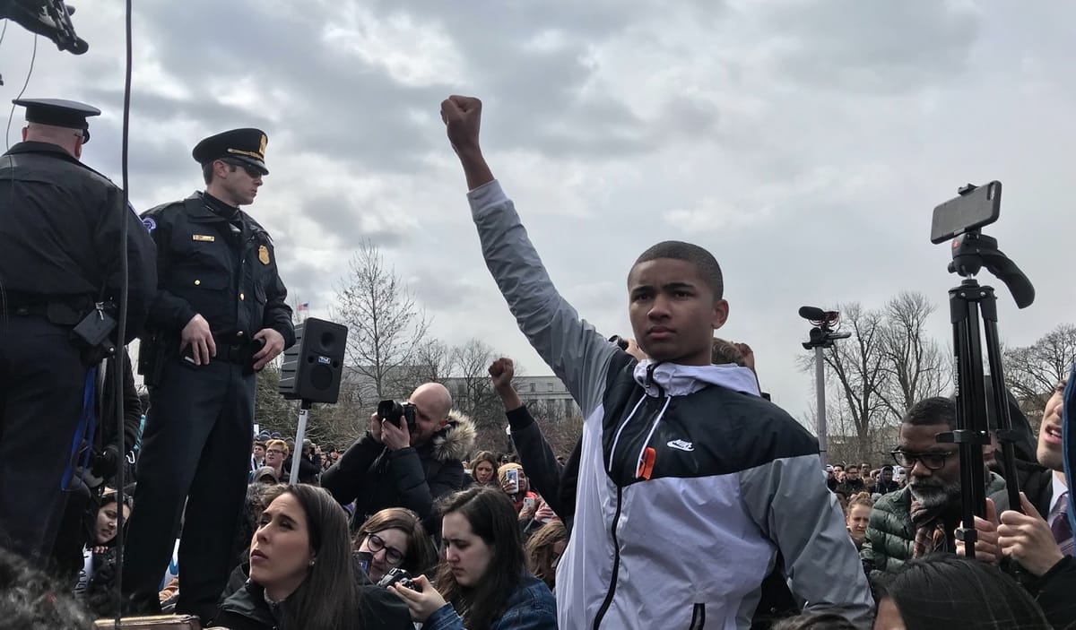 Hello, World! Il movimento studentesco contro chi uccide gli studenti