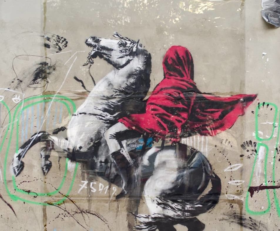 Siamo andati a cercare i nuovi graffiti di Banksy a Parigi