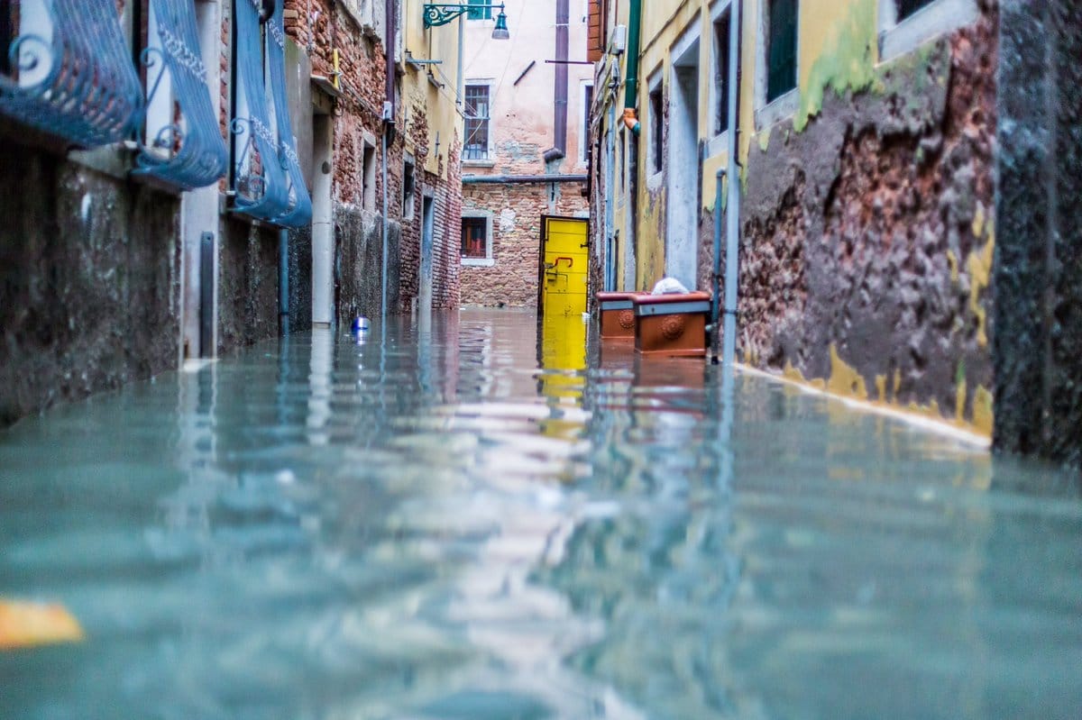 Venezia è sott’acqua, ma c’è ancora chi non crede ai cambiamenti climatici