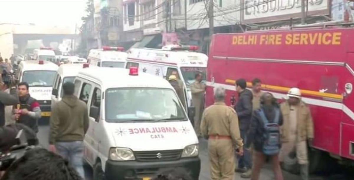 La strage dei 43 lavoratori morti in un incendio a Nuova Delhi