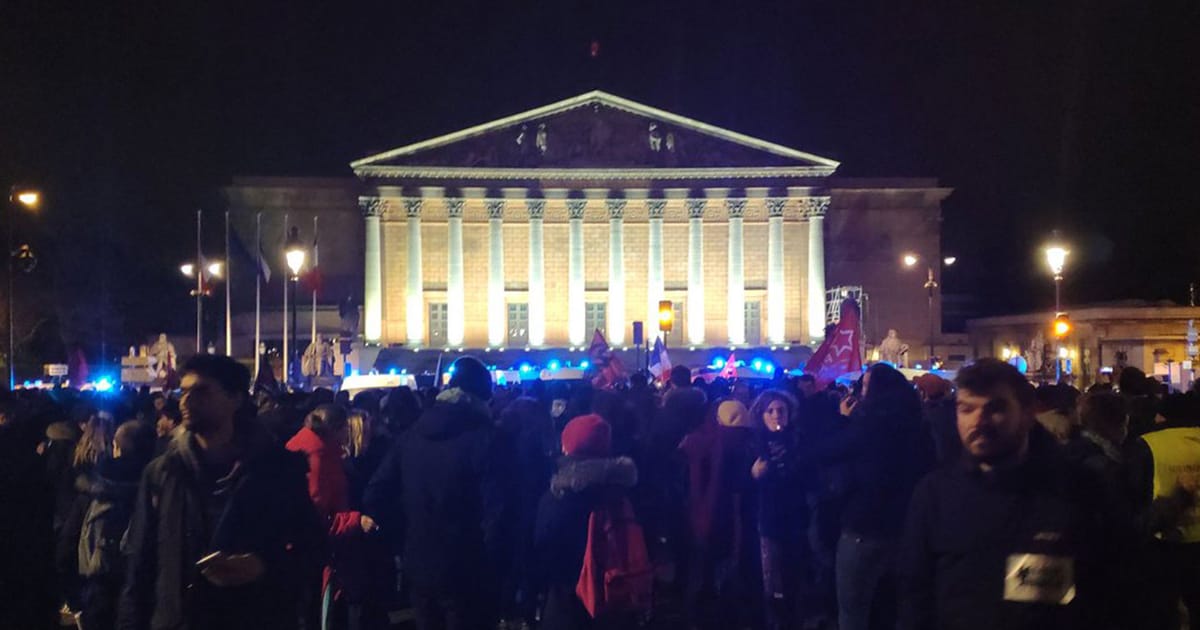 In Francia si protesta contro la riforma delle pensioni da oltre 90 giorni