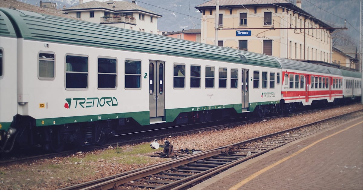 La guerra di Trenord contro il degrado, cioè contro i poveri