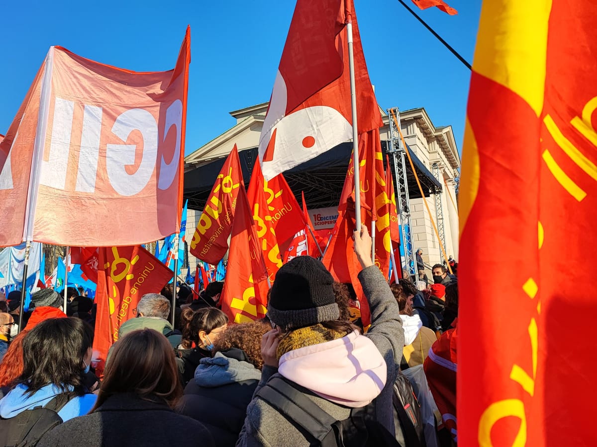 Lo sciopero contro la precarietà riporta in piazza il paese reale