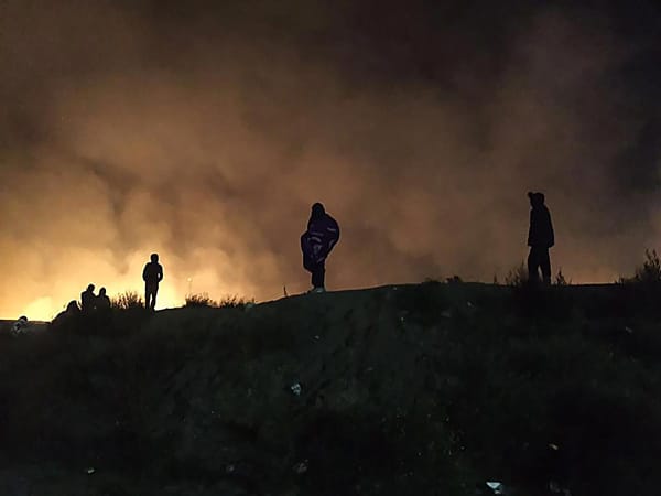 Le fiamme spengono le luci su Calais