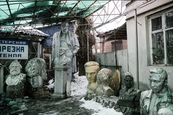 A caccia delle 5500 statue di Lenin scomparse in Ucraina