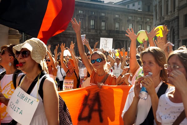 Corteo free vax a Milano: abbiamo fatto qualche domanda