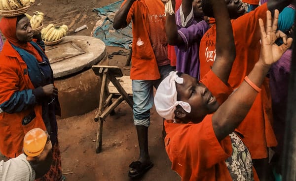 La vita delle donne che fanno funzionare la cittadina di Akidebe, in Uganda