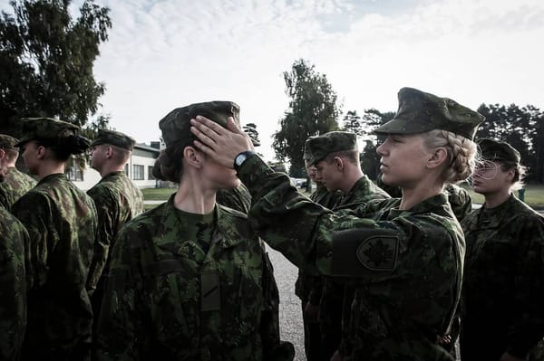 “Cosa fare nelle situazioni d’emergenza.” Dentro l’esercito lituano con Mattia Vacca