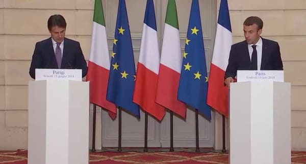 Macron e Conte in conferenza stampa