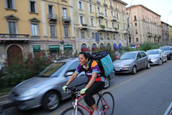 Donne che fanno le riders