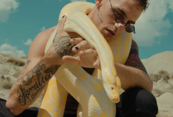 “Mamacita” è il nuovo video di Achille Lauro