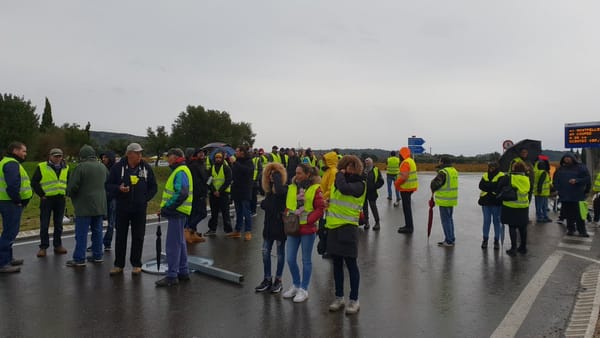 280 mila “gilet gialli” contro le tasse sul carburante