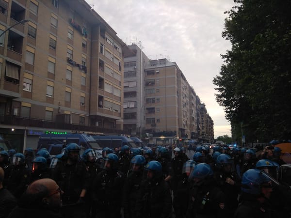 La polizia difende i fascisti a Casal Bruciato