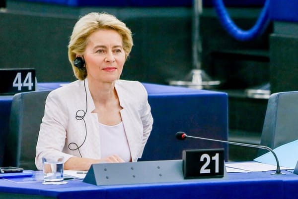 Von der Leyen: 9 voti di scarto e poco entusiasmo