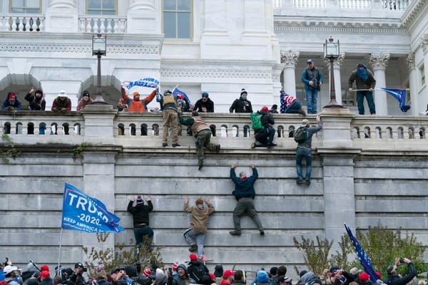 L’assalto al Campidoglio non sarebbe stato possibile senza la collaborazione della polizia