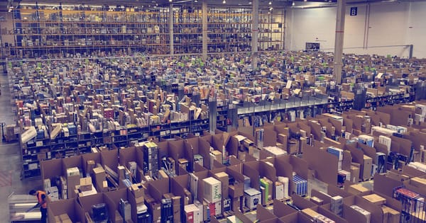 Amazon ogni anno distrugge milioni di prodotti invenduti ma perfettamente funzionanti