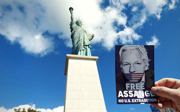 La mobilitazione globale contro l’estradizione di Julian Assange