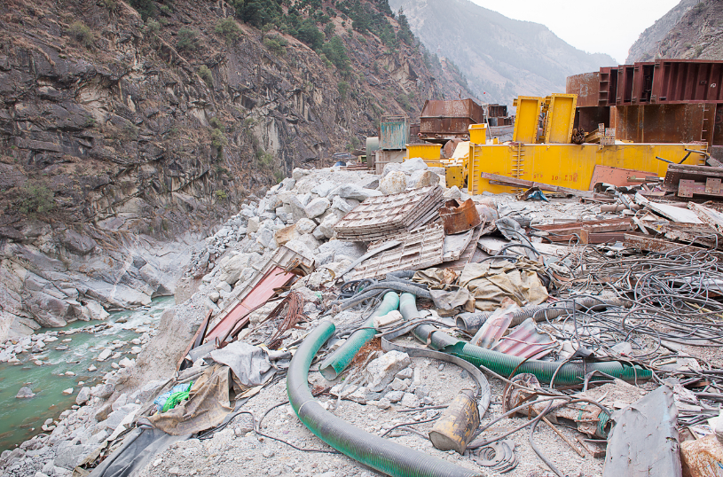 La discarica dell'impianto idroelettrico Karcham-Wangtoo sul fiume Sutleji