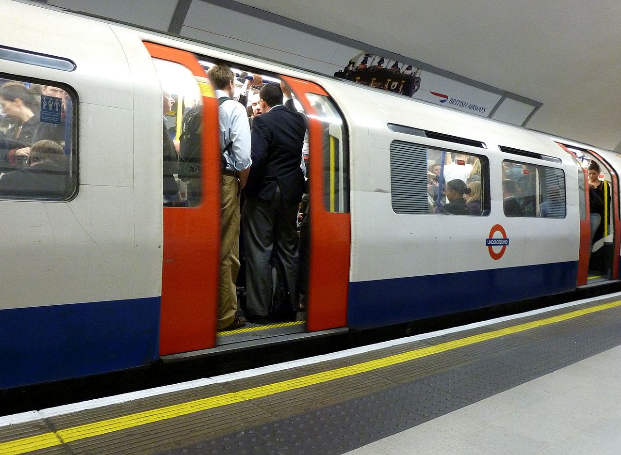 1280px-london_tube_leaving_the_station