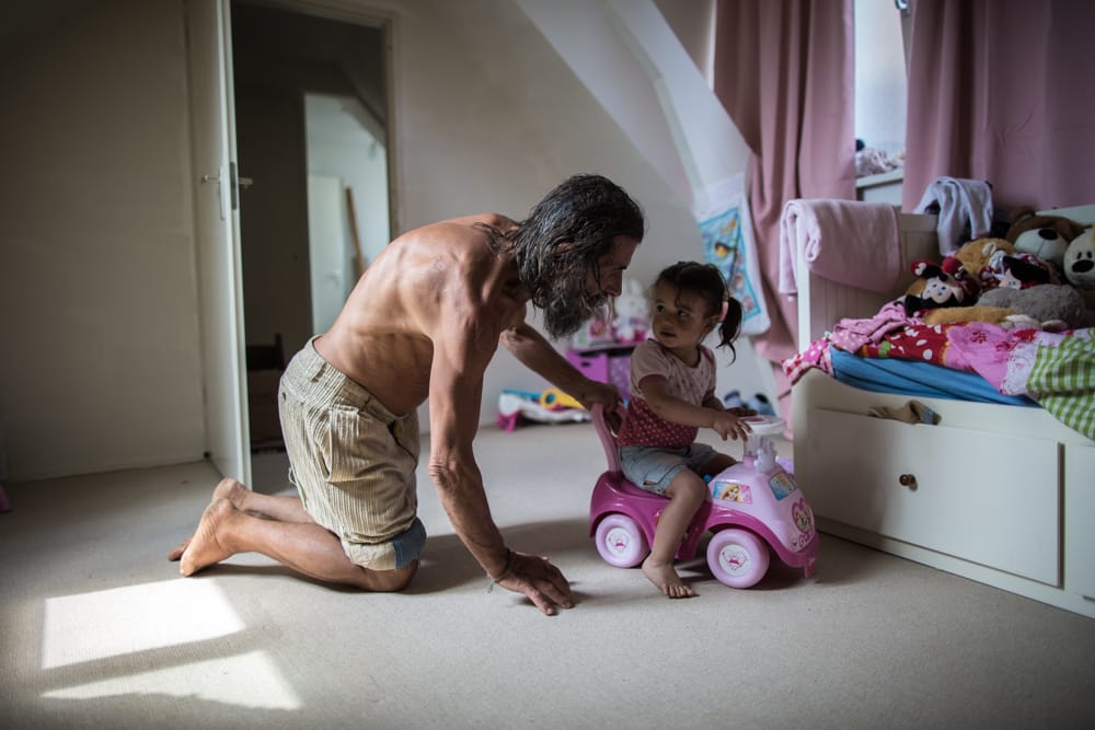 Peace in Nature. Rotterdam, Netherlands.                                                                    He loves spending time with her niece teaching the Italian playing together.                                                                                                                                                                                                                          ©Andrea Coco