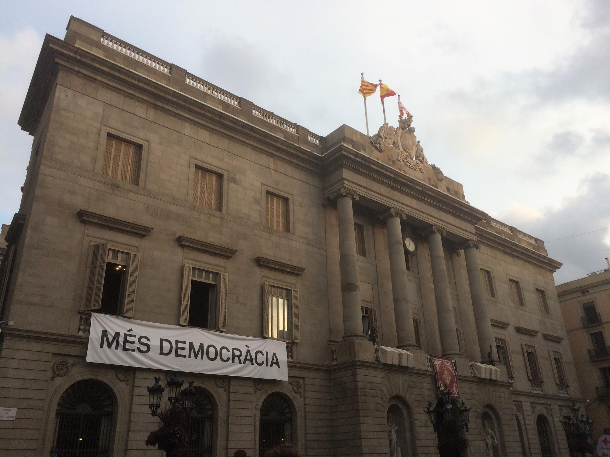 Manifesto pro referendum a Barcellona (foto da Twitter)