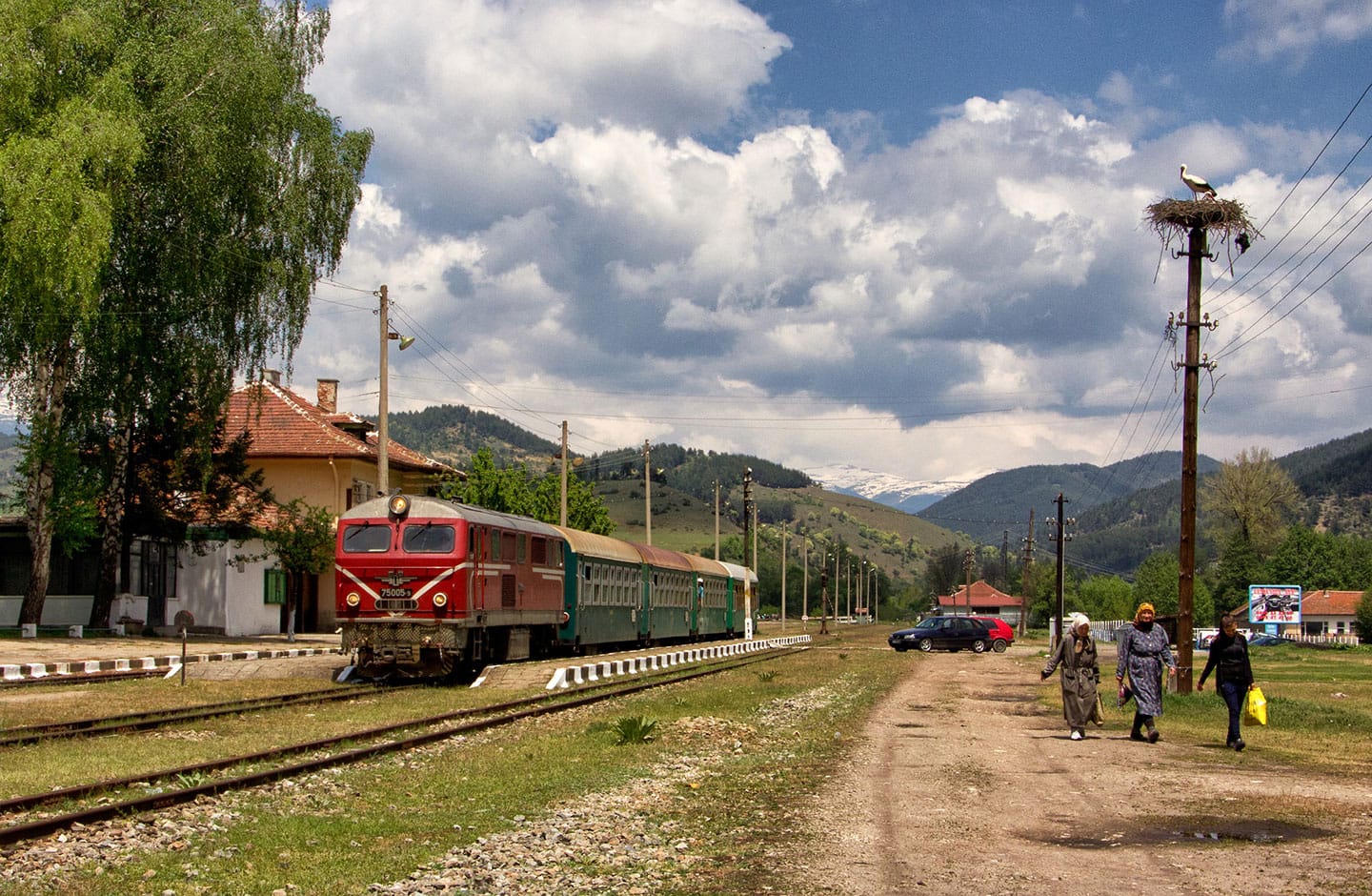 Sosta alla stazione di Banja per questo regionale diretto a Dobrinishte. Siamo ormai a pochi chilometri dal capolinea.