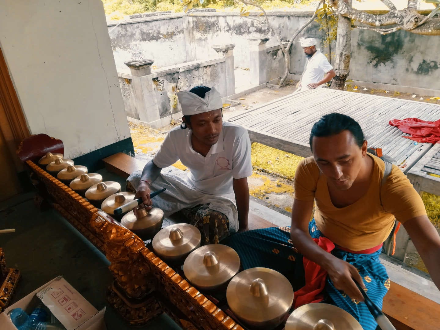 Lezioni di gamelan al Tempio di Nusa Penida