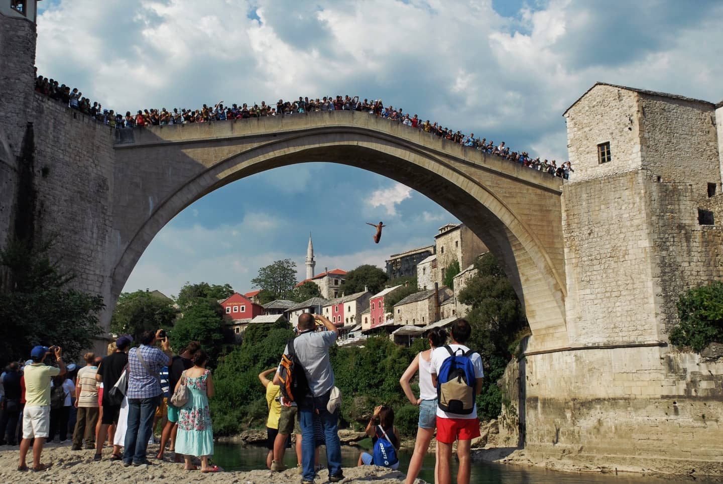 Dallo Stari Most di Mostar si lanciano i tuffatori del vecchio ponte. Nel corso degli anni sono diventati una vera attrazione cittadina