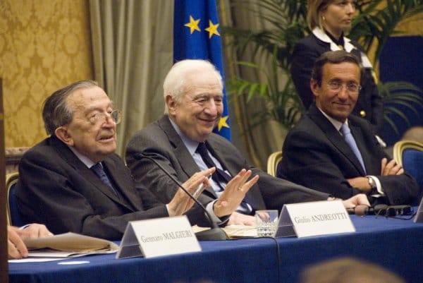 Roma, 28 maggio 2008. Il Presidente della Camera dei Deputati, On. Gianfranco Fini alla presentazione del libro su Giorgio Almirante. Nella foto l'intervento di Giulio Andreotti. Foto di Enrico Para.