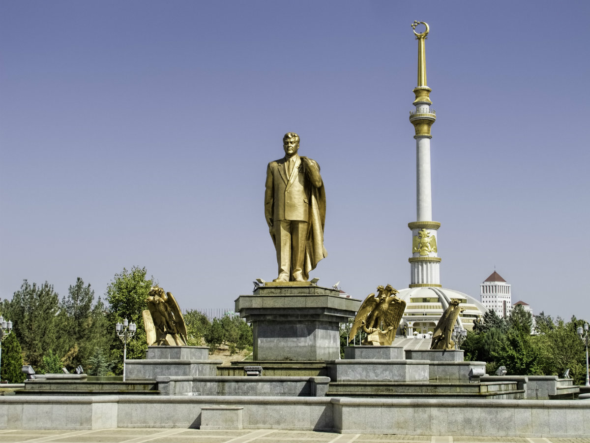 golden_statue_of_niyazov_20140924_turkmenistan_0087_ashgabat_16232494756