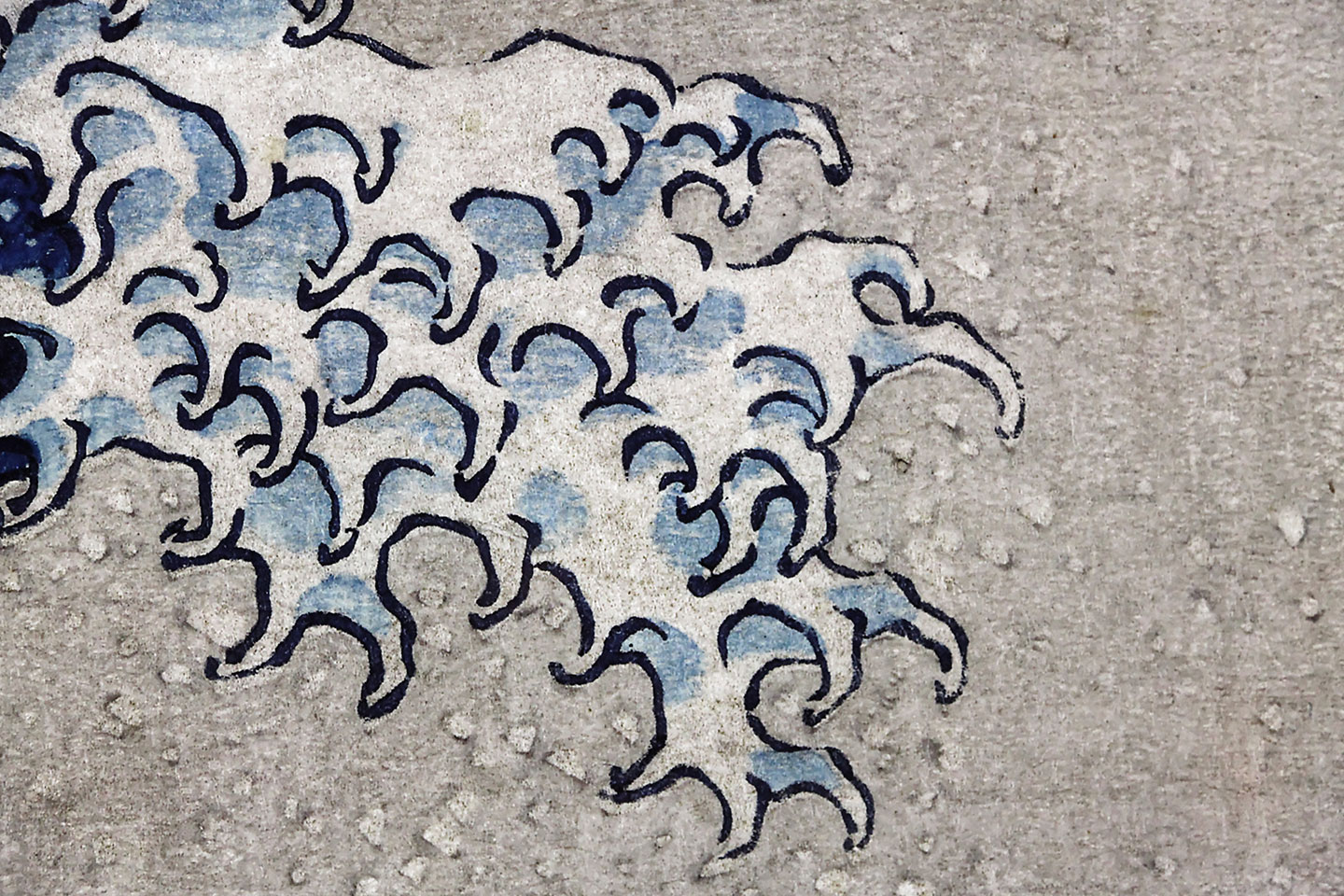 Il capolavoro di Hokusai ritrae un'onda in tempesta nel mare poco fuori la prefettura