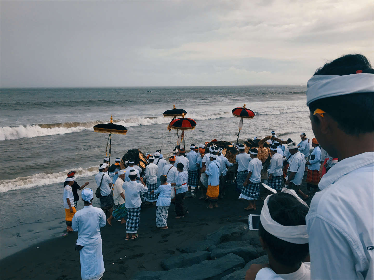 Barong durante la cerimonia di purificazione a Sukawati