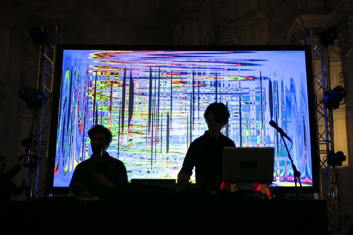 copy-of-electropark-exchanges_15maggio_visible-cloaks_live_03