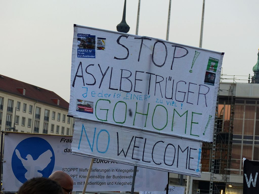 Manifestazione di PEGIDA a Dresda, 2015 (via Wikimedia Commons)
