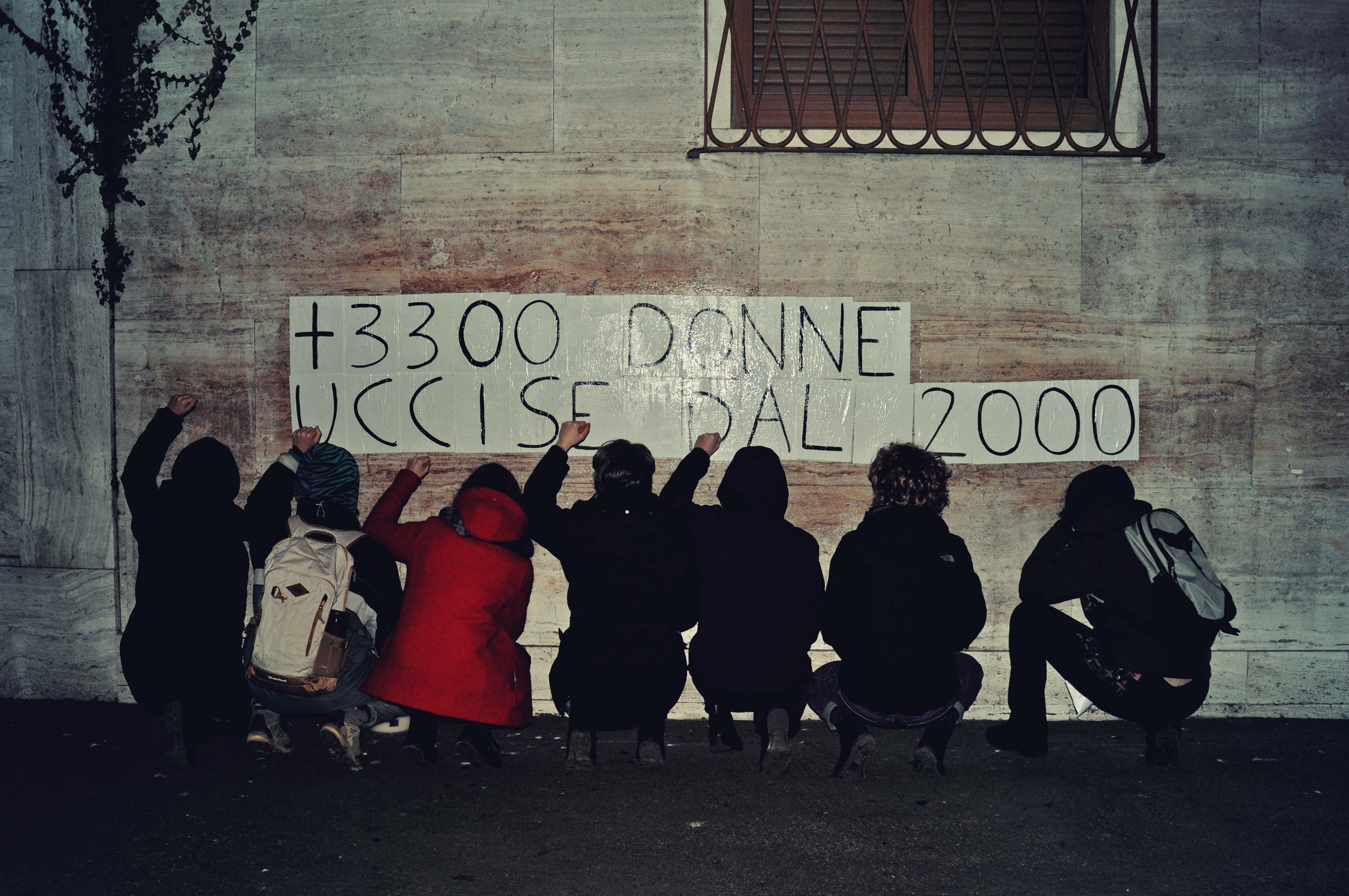 I Collage Contro La Violenza Di Genere Coprono I Muri Anche A Milano